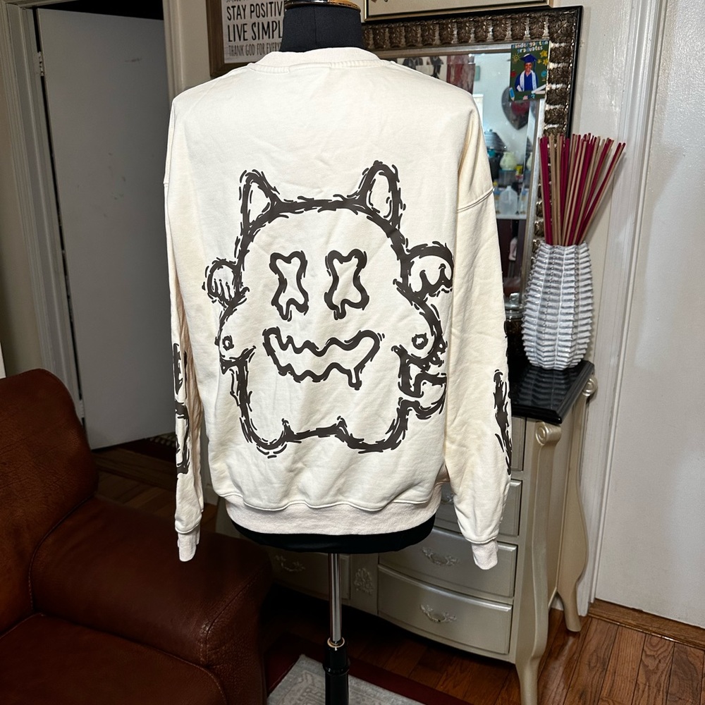 LIKE NEW XX WOMENS BEAUTIFUL 😍 CREAMY COLOR WITH NICE DISIGN SWEATERSHIRT SIZES